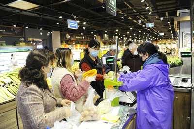 強(qiáng)化農(nóng)貿(mào)市場(chǎng)疫情防控 禁售無(wú)檢驗(yàn)檢疫證明進(jìn)口水產(chǎn)品，并規(guī)范展覽服務(wù)